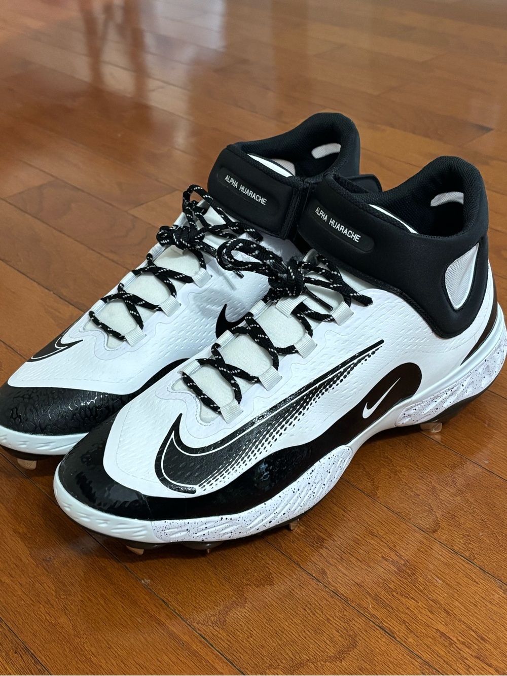 Nike Alpha Huarache Elite 4 Mid Baseball Cleat White Black Men’s size 16